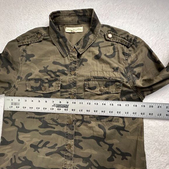 Staring At Stars Womens Medium Green Snap Front Shoulder Tab Camo Shirt Pockets - Picture 6 of 7